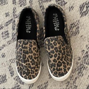 Women’s Mad Love Kasandra Leopard Slip On Sneaker Size 9